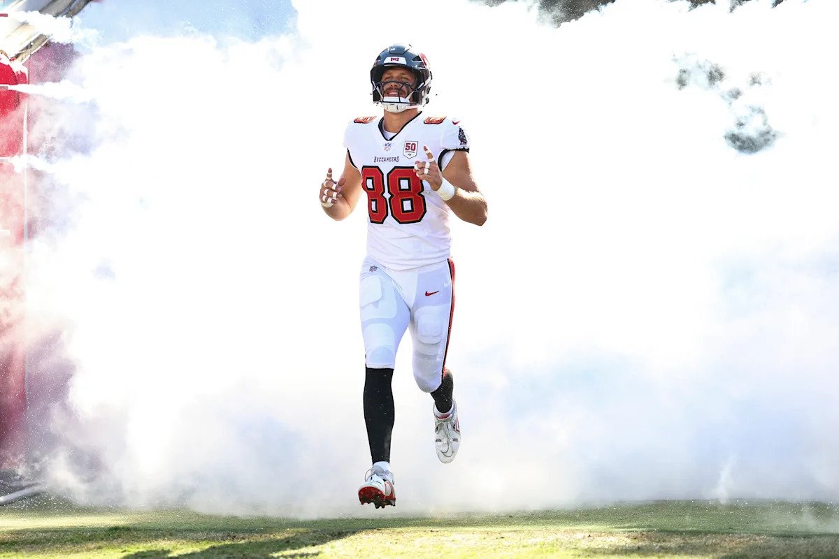 Gráficos de valores comerciales: valores del ala cerrada del Fantasy Football para el resto de la temporada de Justin Boone en la semana 11