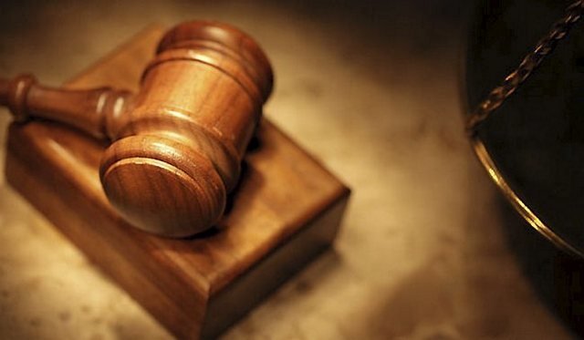 East Bay acusado de agredir a miembros femeninos de la tripulación de vuelo