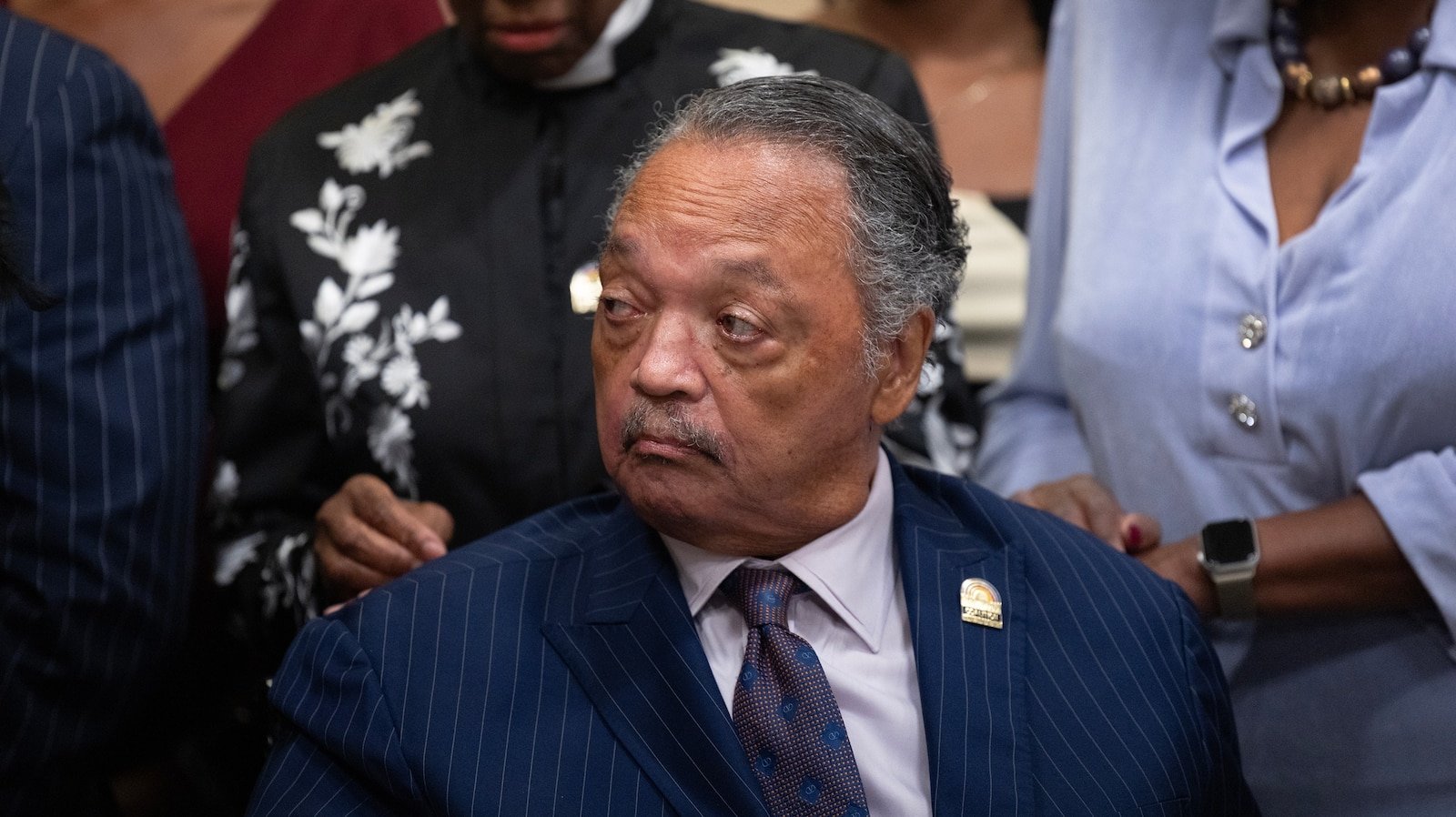 El líder de derechos civiles Jesse Jackson fue hospitalizado