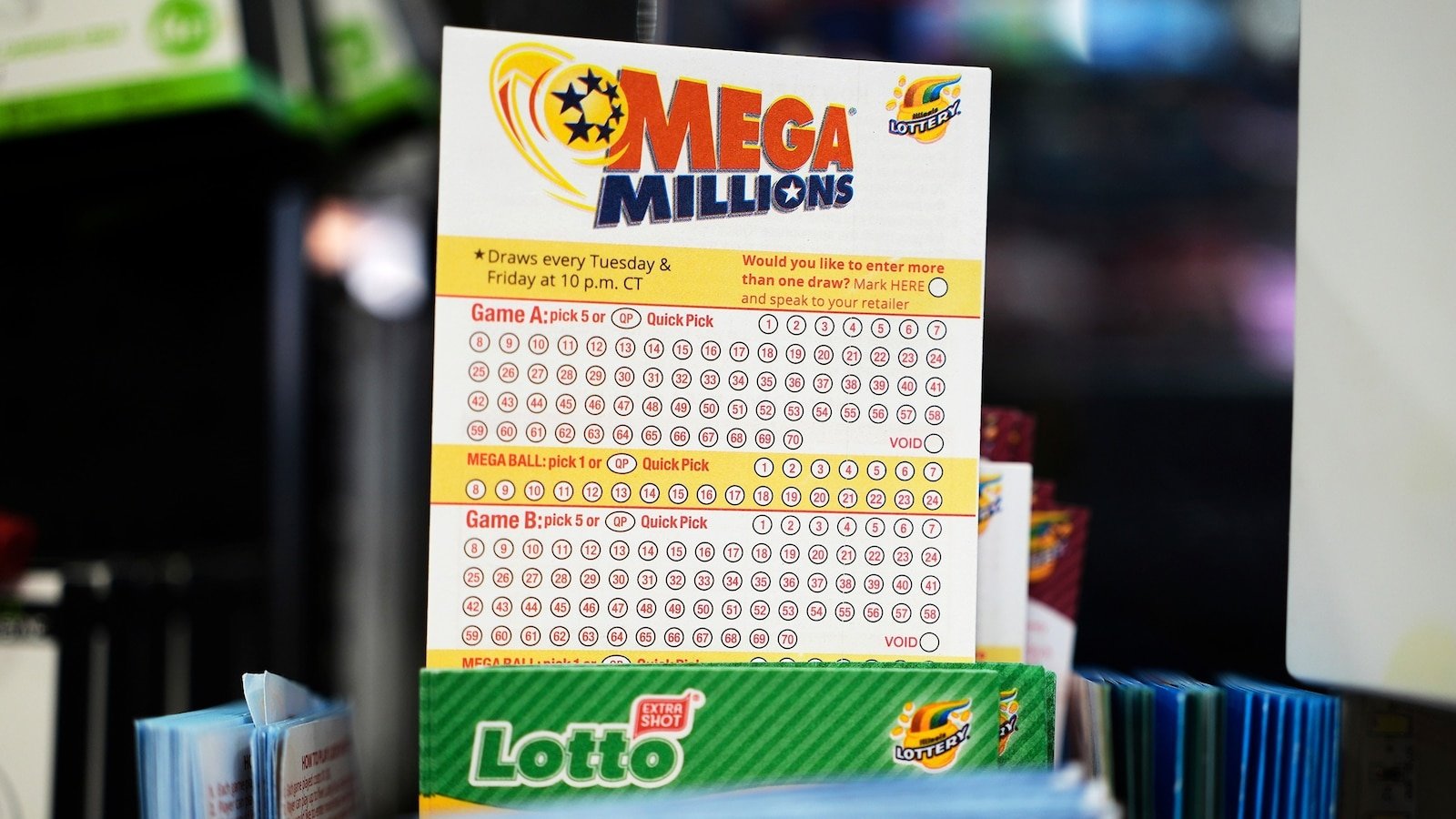 El premio mayor de Mega Millions alcanzó los mil millones de dólares después del sorteo del viernes por la noche
