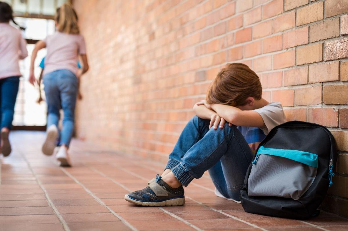 Querida Abby: Los otros niños no quieren tener nada que ver con mi hijo de 7 años.