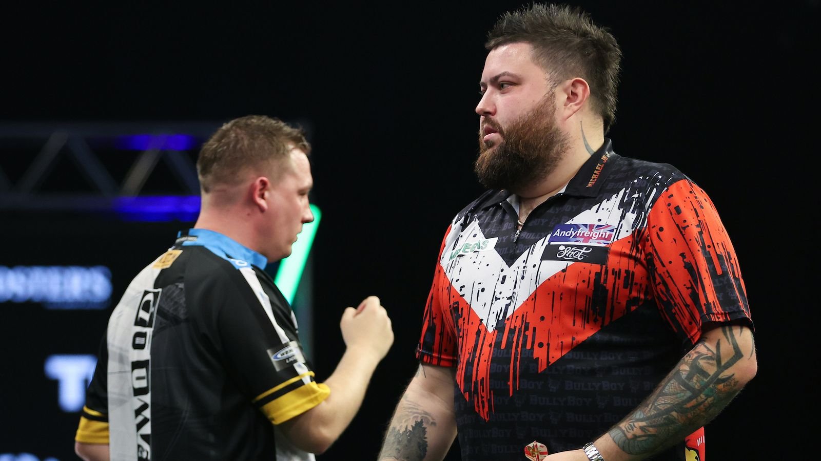 Grand Slam of Darts 2025: Michael Smith prepara un enfrentamiento con Luke Humphries después de sobrevivir a 11 dardos de Chris Dobe | Noticias de dardos