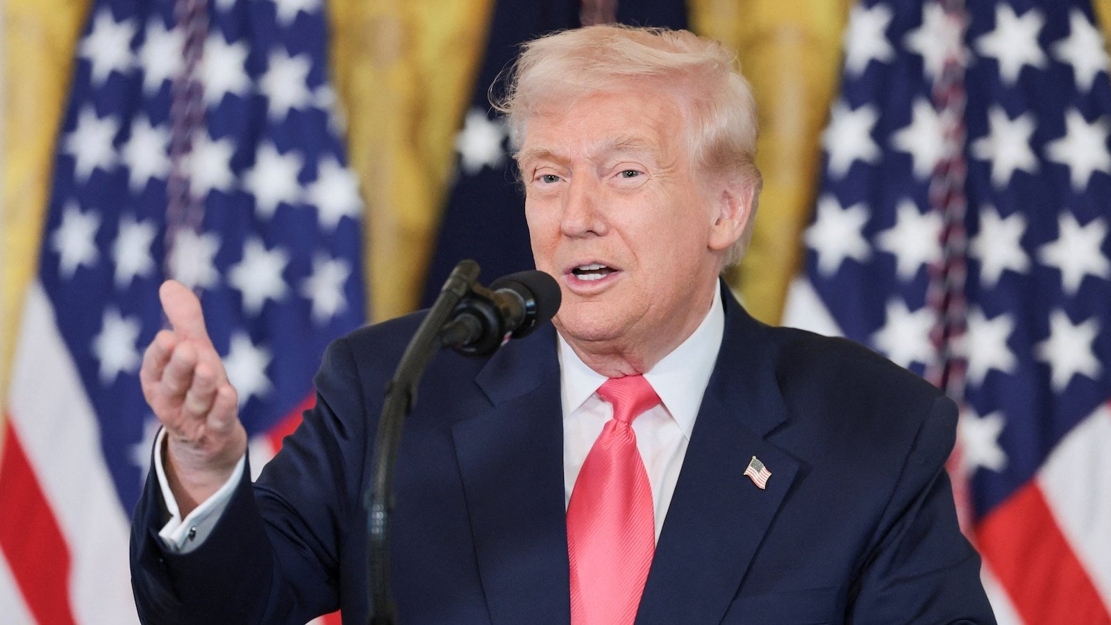 Trump describe opciones militares actualizadas en Venezuela