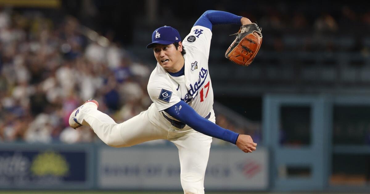 urlhttps3A2F2Fcalifornia-times-brightspot.s3.amazonaws.com2F4d2Fdc2F9c661c4f41edb514ec27efcb618e2F1527678-sp-mlb-world-series-dodgers-blue-jays-game4-rcg-22.jpg