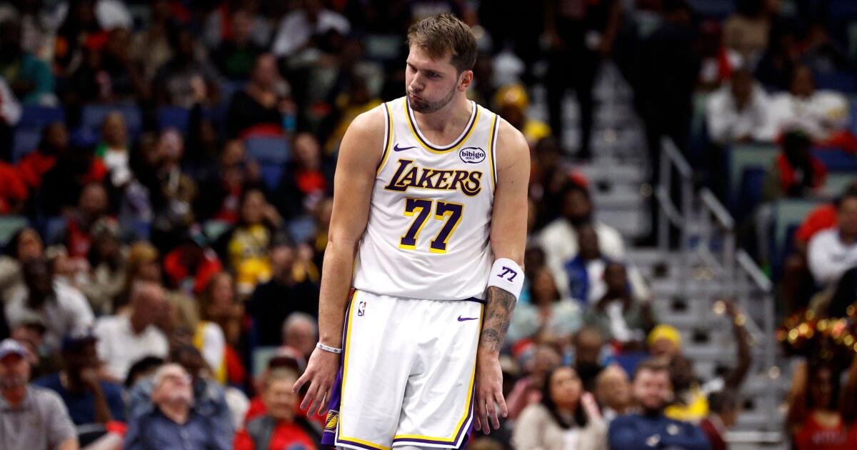 Cuando LeBron regresó, Austin Reaves había anotado 31 en la victoria de los Lakers.