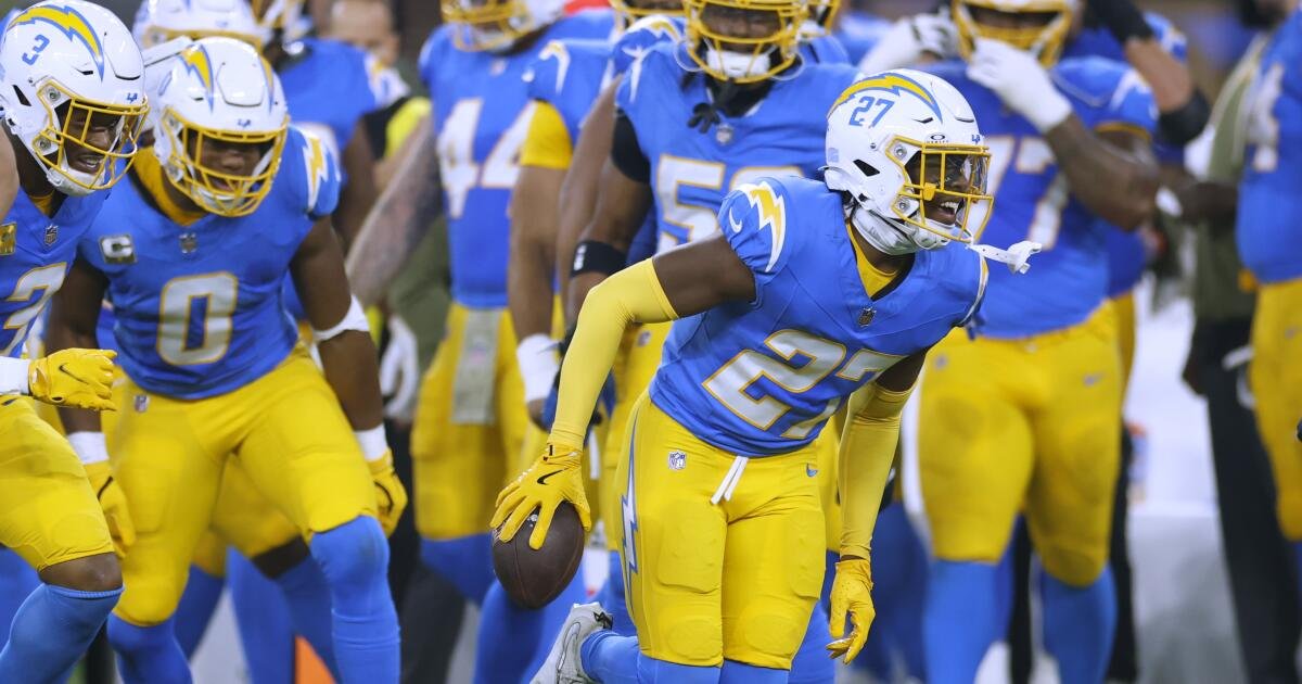 RJ Mickens y Nikko Reed demostraron ser revolucionarios para los Chargers
