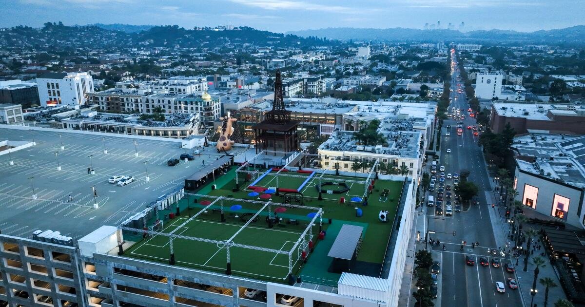 Se abre un elegante estadio de fútbol en Americana bajo la marca