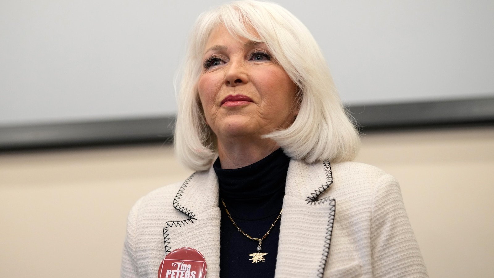 La administración Trump busca la custodia del funcionario electoral encarcelado en Colorado