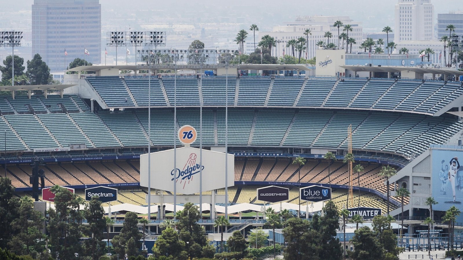 Los funcionarios de Los Ángeles quieren detener la góndola propuesta para el Dodger Stadium