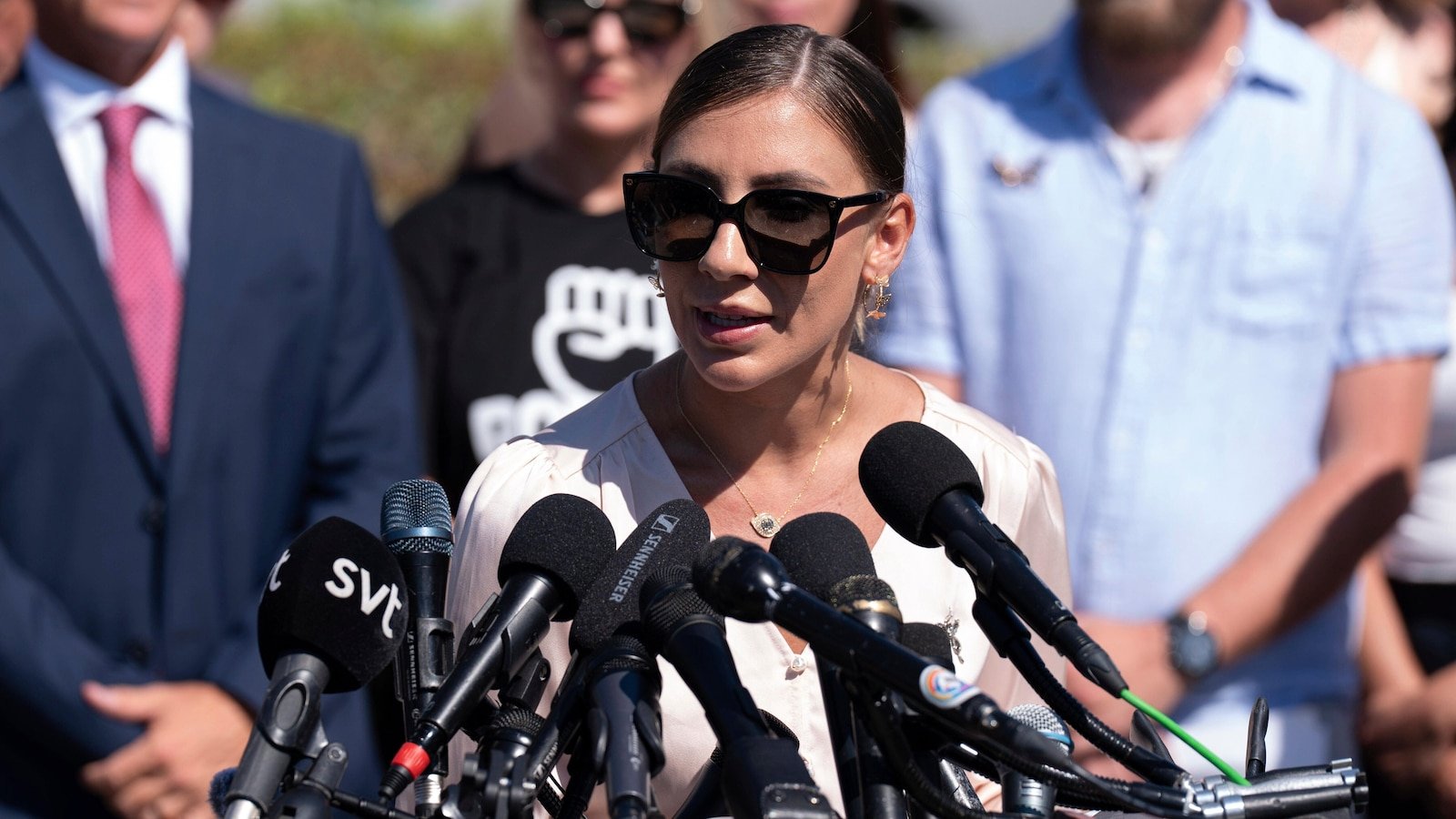 Los acusadores de Epstein están embargados por emociones complejas sobre la prometida publicación de los archivos del Departamento de Justicia.