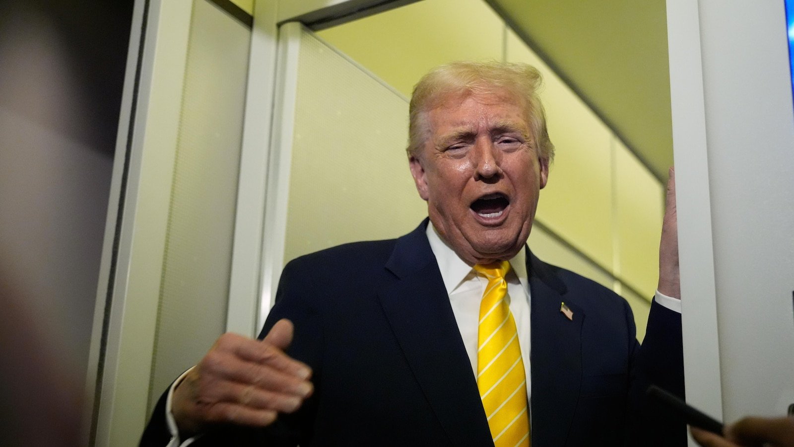 El Departamento de Justicia ha reemplazado silenciosamente firmas «idénticas» de Trump en indultos recientes