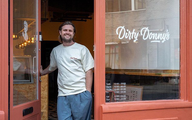 Británico despedido por vender doner kebabs: comida para llevar acusada de ‘apropiarse’ de la cocina turca por parte de los hipsters del este de Londres