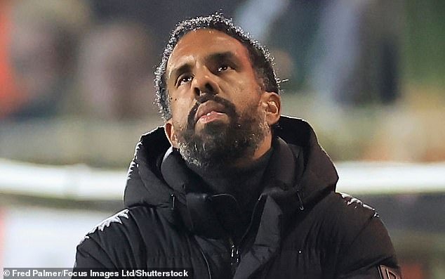 Wilfred Nancy insiste en que sigue siendo el hombre adecuado para el puesto del Celtic… Los fanáticos enojados gritan para que se vaya después de su cuarta derrota consecutiva como entrenador.