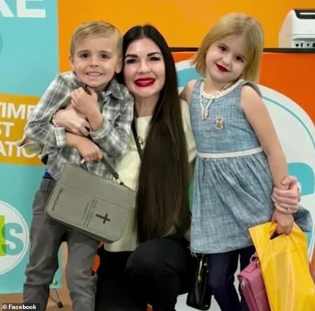 El nuevo descubrimiento se produce después de que la esposa de un médico y sus dos hijos fueran asesinados a tiros en su mansión de Arkansas.