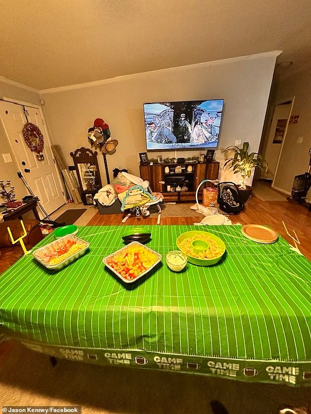 Una escalofriante foto del día del partido fue publicada meses antes de que un esposo recién casado matara a su esposa y le disparara a su hijastra, de 13 años, después de una pelea de fútbol, mientras emergen sus siniestras publicaciones en las redes sociales.