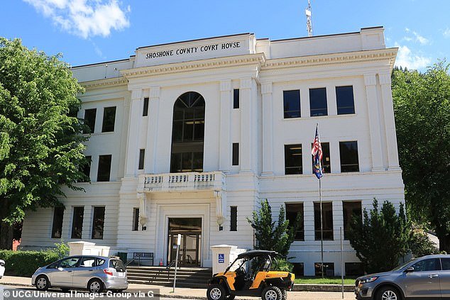 Se informó de un tirador activo en un juzgado de Idaho, la policía dijo a los lugareños que se mantuvieran alejados del área.