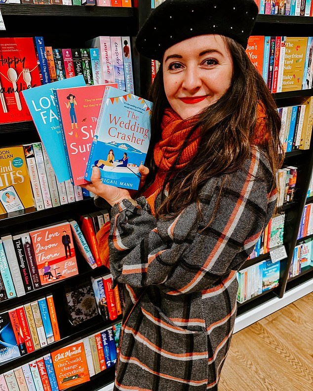 Los jefes de la televisión están librando una feroz guerra de ofertas por los derechos de la novela inédita ‘Tupperware Erótica’, a pesar de que el libro no se publicará hasta 2027.