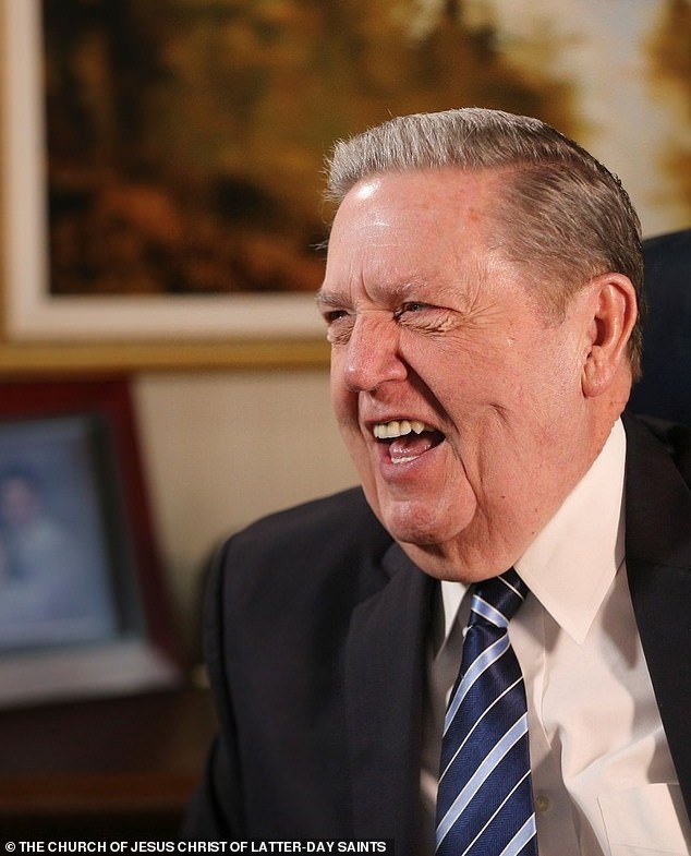 El controvertido líder de la Iglesia Mormona, Jeffrey R. Holland, falleció a los 85 años