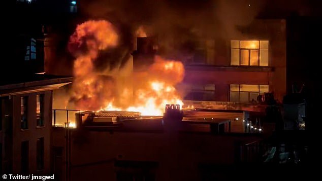 Los bomberos están combatiendo incendios masivos en dos hoteles de Glasgow junto a un club nocturno icónico, esperando ansiosamente descubrir el alcance total de los daños mientras el fundador del lugar dice que «todos los de nuestro lado están a salvo».