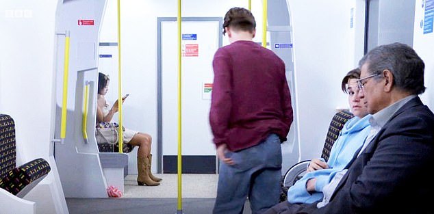 Sadiq ¿Un metro sin graffitis en Londres? Un espectáculo simulado donde los fans de EastEnders tienen un vagón subterráneo impecable