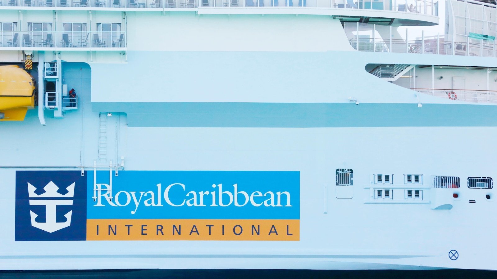 Una mujer demanda a Royal Caribbean por la muerte de su prometido en un crucero