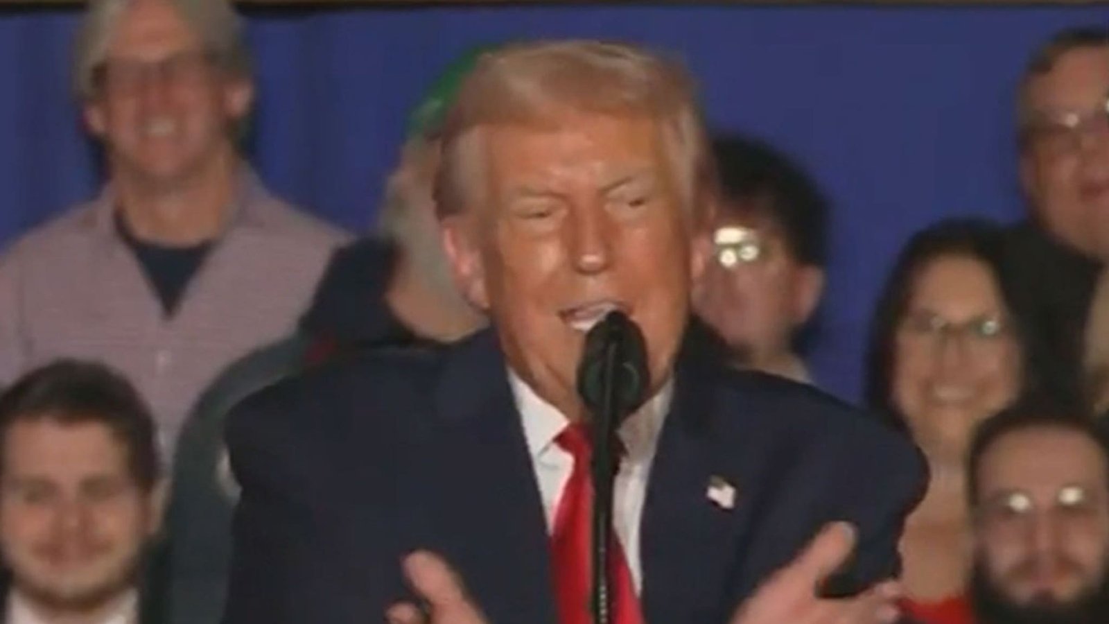 Donald Trump ataca a inmigrantes de países ‘de mierda’ en su discurso de manifestación