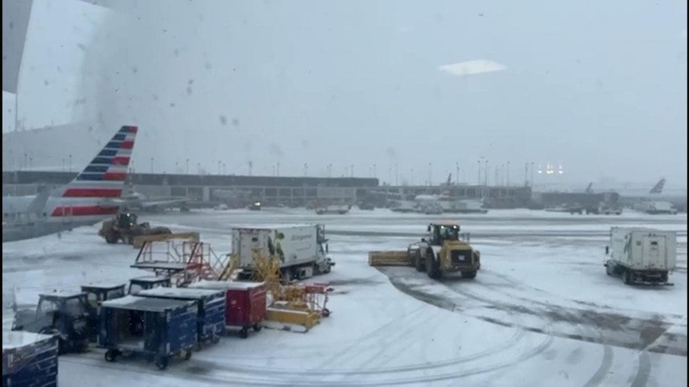 MIRAR: Millones de estadounidenses enfrentan un clima brutalmente frío y nevado