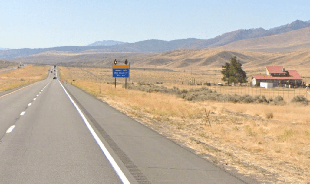 Dos adolescentes y su padre mueren en un misterioso tiroteo en una carretera de California