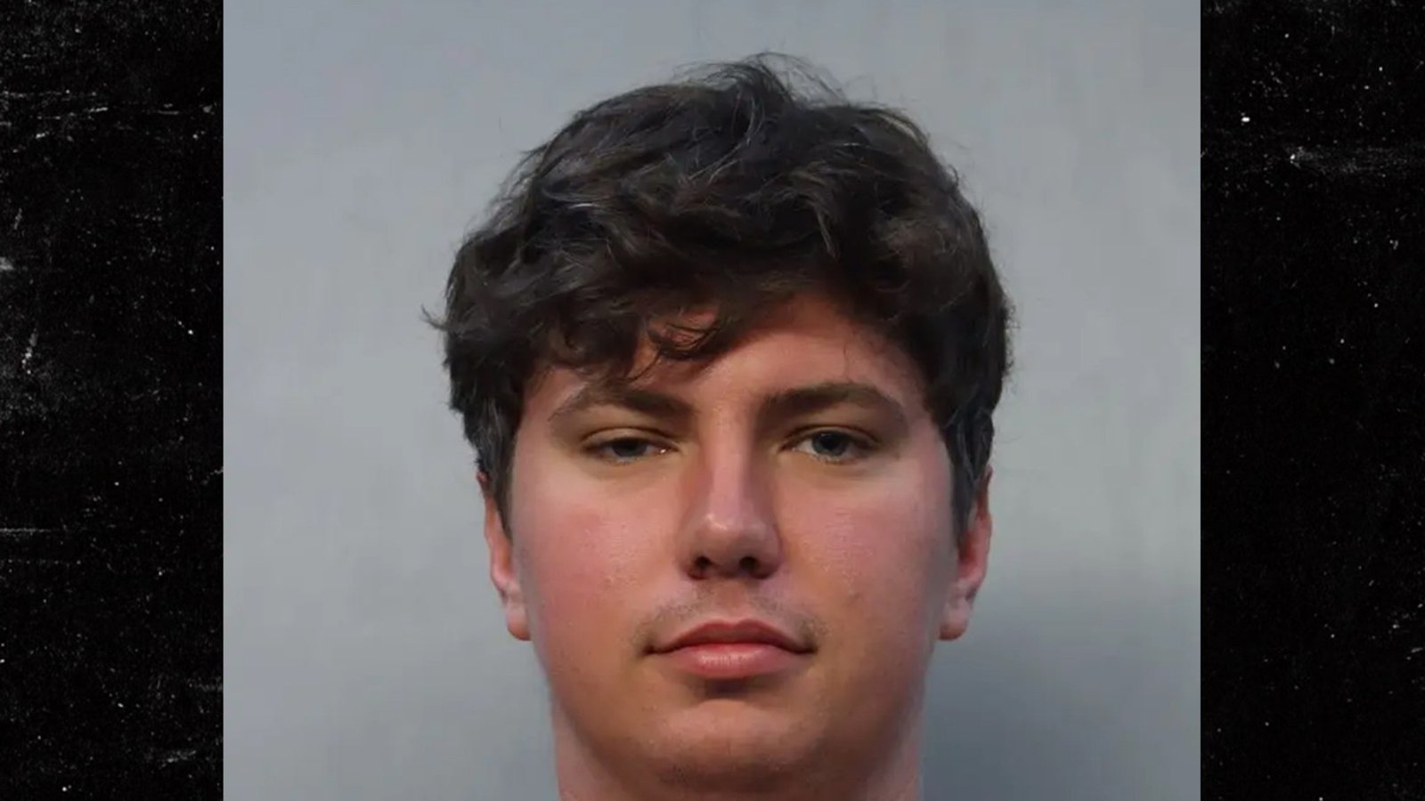 Ladrón desnudo arrestado después de beber en mansiones de Miami