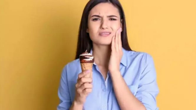 ¿Se le aflojan los dientes de repente? He aquí cómo hacerlo de forma segura