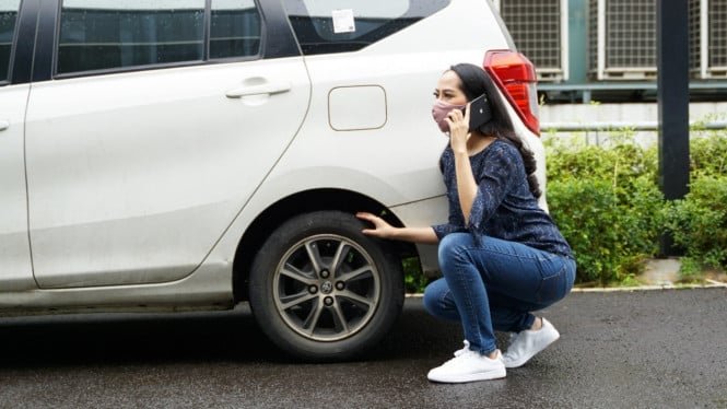 ¡Advertencia! Una presión demasiado alta en los neumáticos de los coches puede provocar accidentes peligrosos