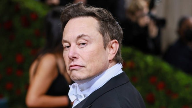 Elon Musk es una estrella en ascenso, con una fortuna de 12.500 billones de IDR equivalente a tres de las personas más ricas del mundo.