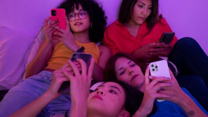 Hoy Australia prohibió oficialmente el uso de redes sociales para adolescentes, ¿por qué?