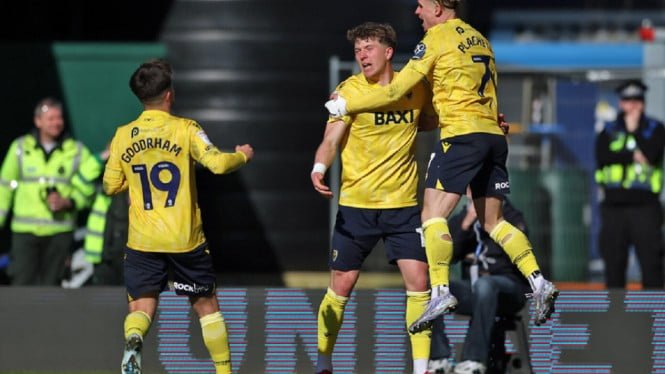67c3c62137324-ole-romeny-mencetak-gol-untuk-oxford-united_665_374.jpg