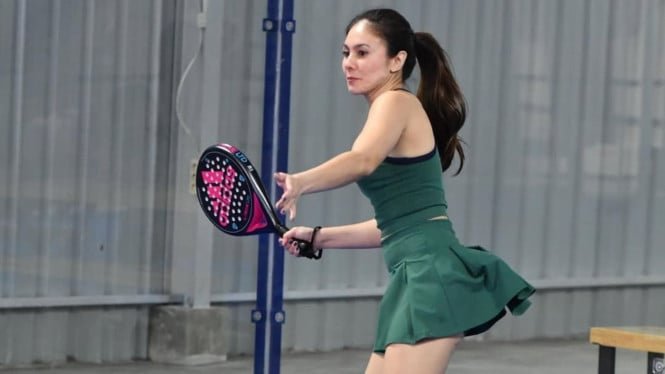 6924513237709-wulan-guritno-bermain-padel_665_374.jpg