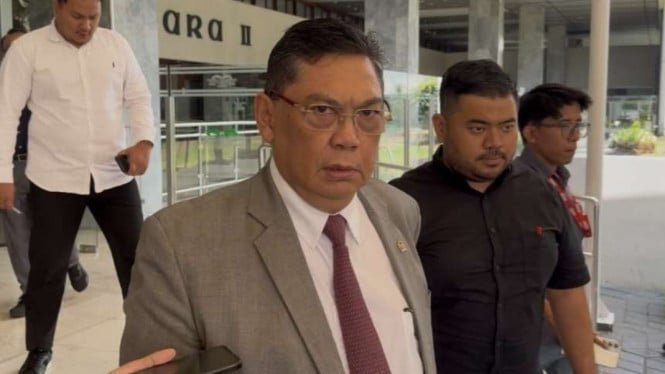 692fd17cda53b-ketua-komisi-i-dpr-ri-utut-adianto-di-kompleks-parlemen-senayan-jakarta-pusat_665_374.jpg