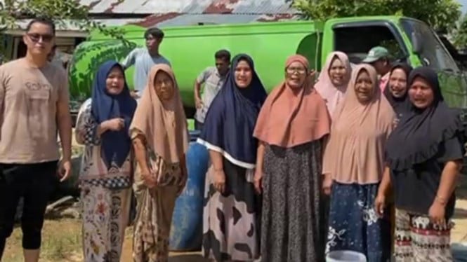 69384f4852450-bantuan-air-bersih-untuk-korban-bencana-di-langsa-aceh_665_374.jpg