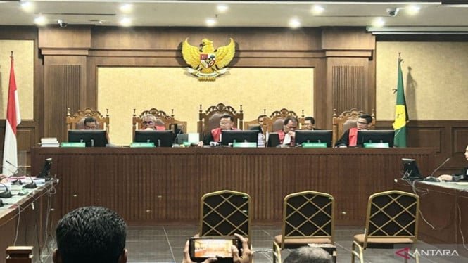 694a458f5e368-mendikbudristek-periode-2019-2024-nadiem-makarim-kembali-tidak-menghadiri-sidang_665_374.jpg