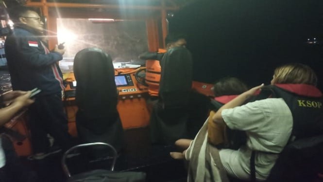 Barco turístico se hunde en Labuan Bajo debido al fuerte oleaje; 4 extranjeros están desaparecidos