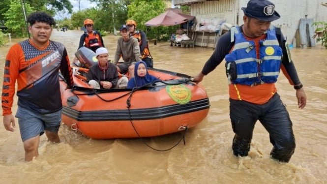 Las inundaciones inundan aldeas en Kalimantan del Sur; casi 3.000 residentes son evacuados por el equipo SAR