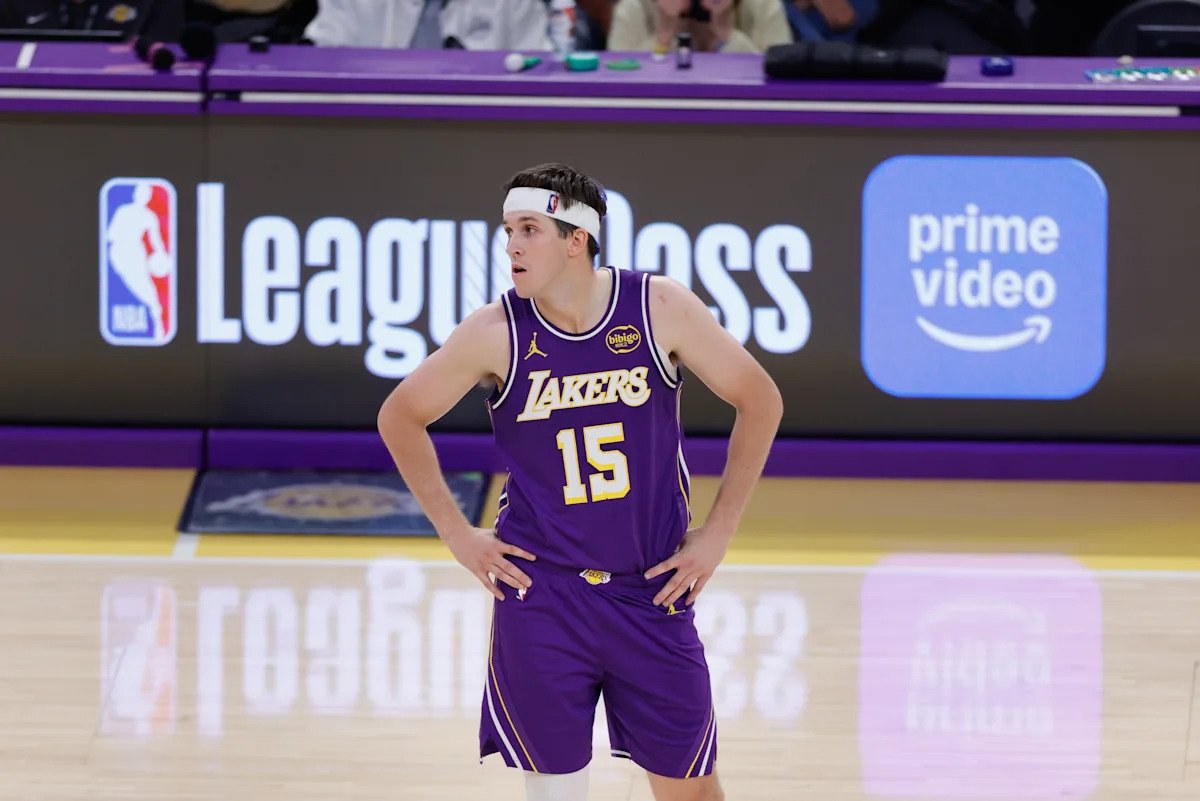 Austin de los Lakers estará fuera al menos 4 semanas por distensión en la pantorrilla