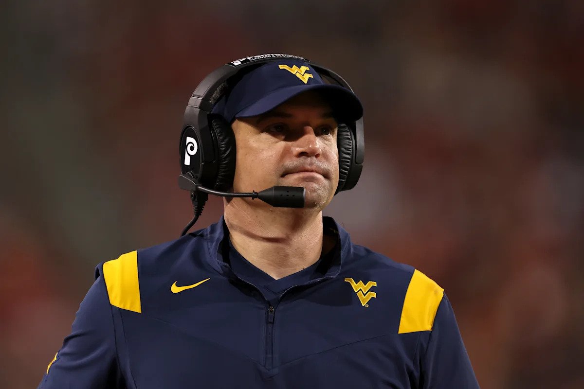 El norte de Texas contrata al ex entrenador en jefe de West Virginia y Troy, Neil Brown, para reemplazar a Eric Morris