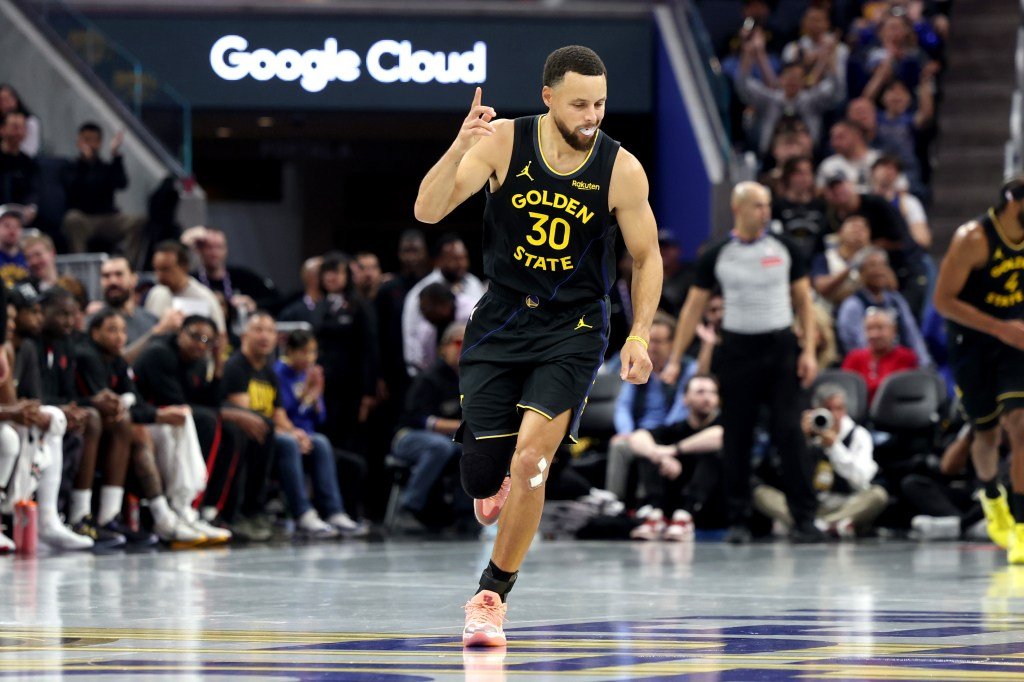 La estrella de los Warriors regresa a la práctica