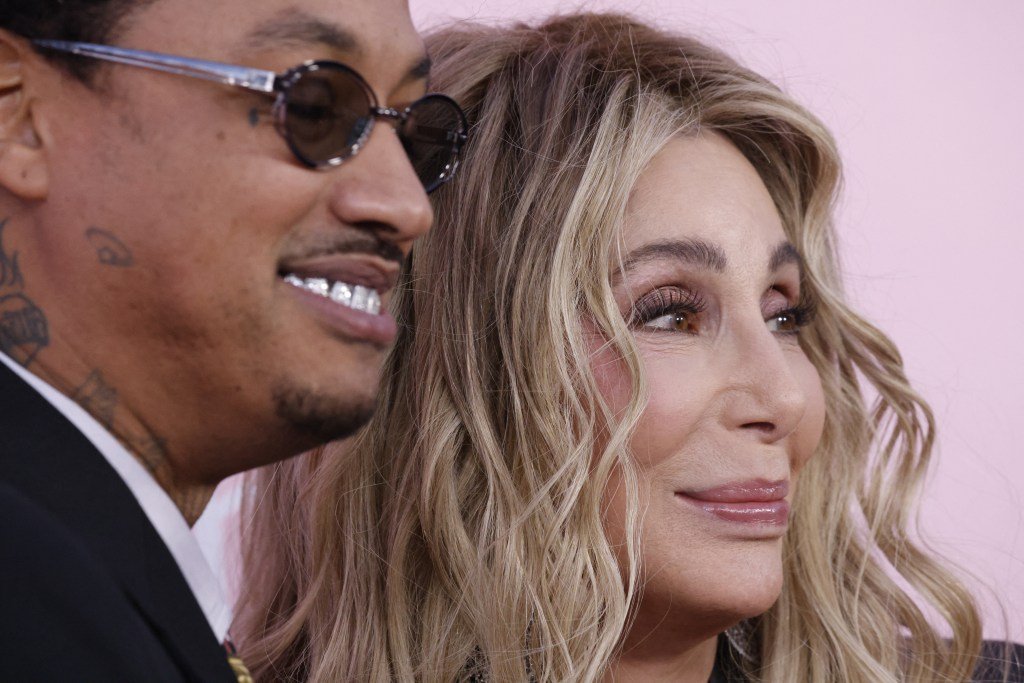 ¿Cher se está preparando para casarse con este rapero y productor nacido en Oakland?