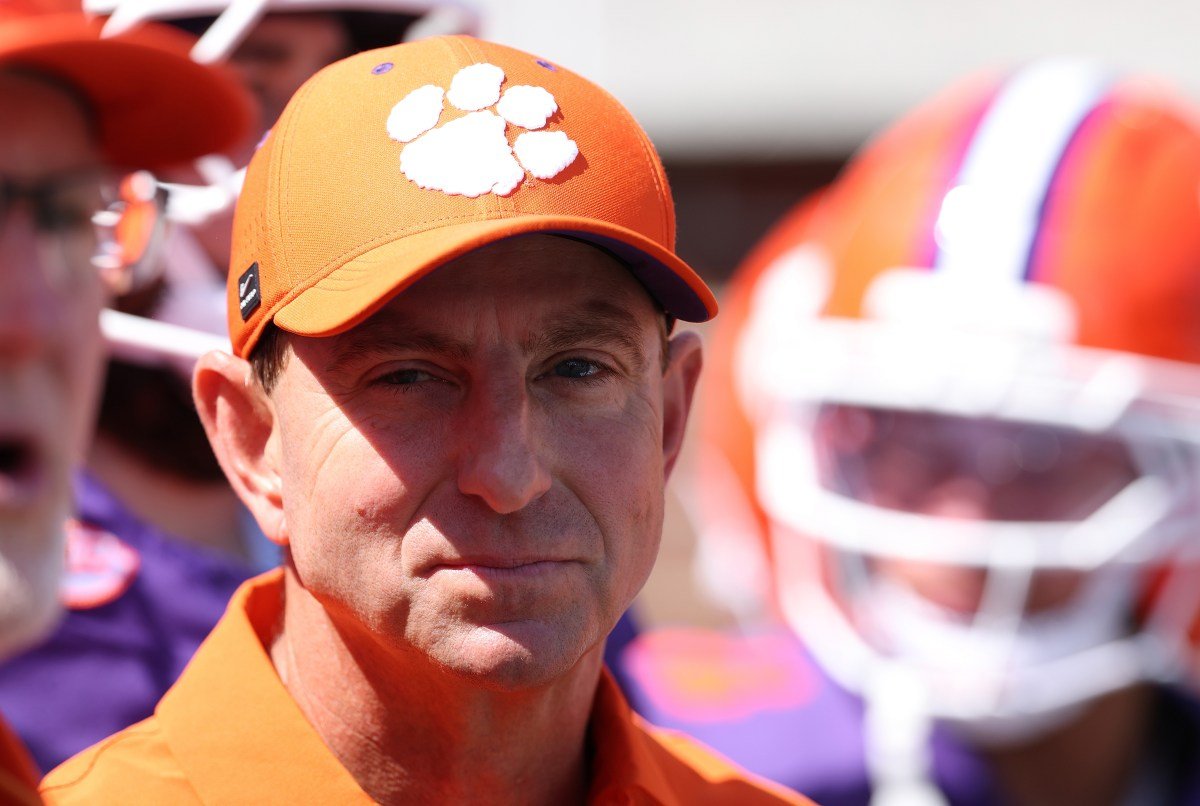 Dabo Swinney de Clemson envía un fuerte mensaje a Penn State y al juego de bolos