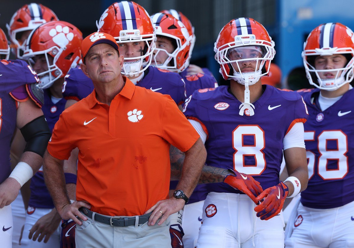 Dabo Swinney de Clemson aborda la situación de las lesiones en el Pinstripe Bowl