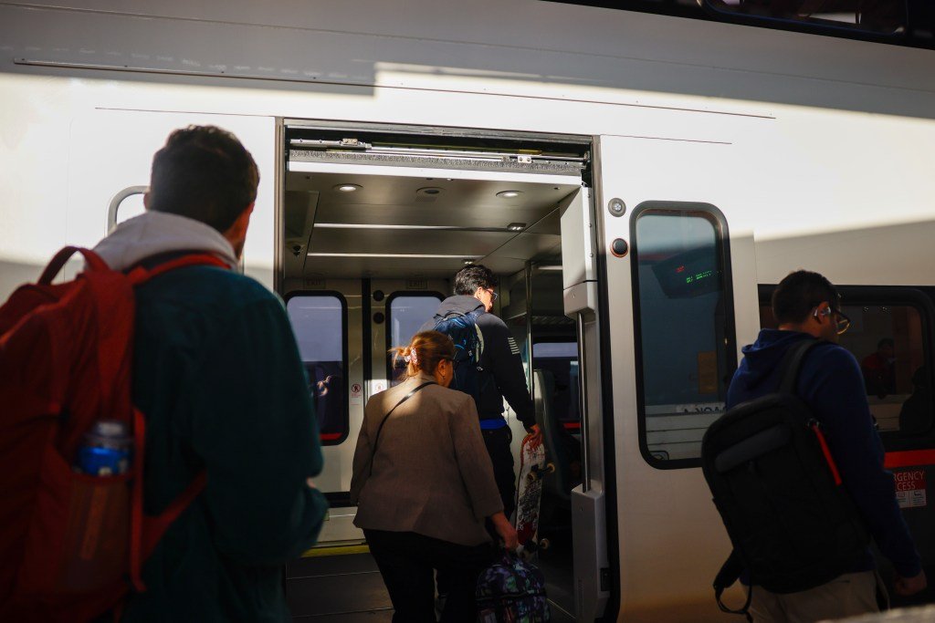 SJM-L-RIDERSHIP-0327-16.jpg