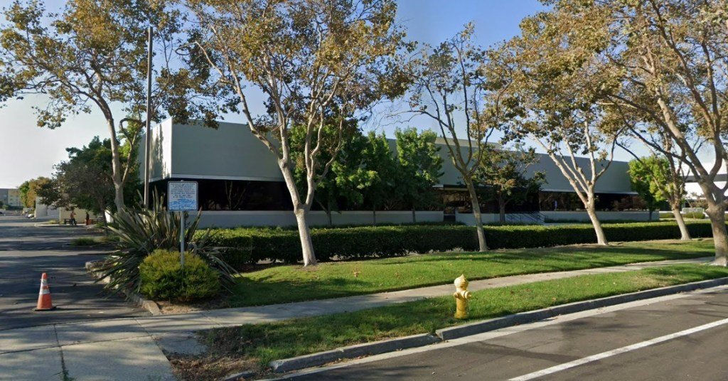 El llamativo edificio de una empresa de carpintería en el centro tecnológico de San José