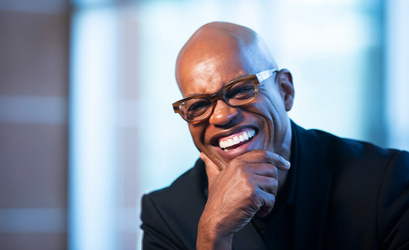 Cantante nominado al Grammy asesinado a puñaladas en su casa; Hijo arrestado