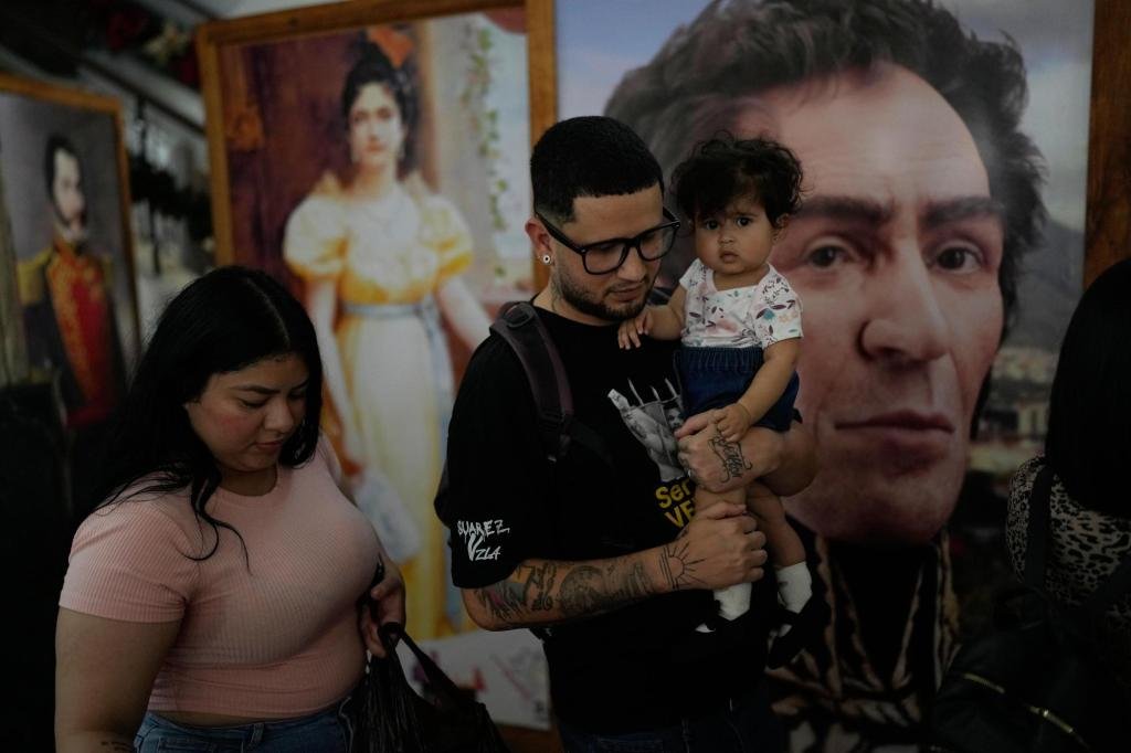 Migrantes venezolanos enviados a El Salvador exigen justicia